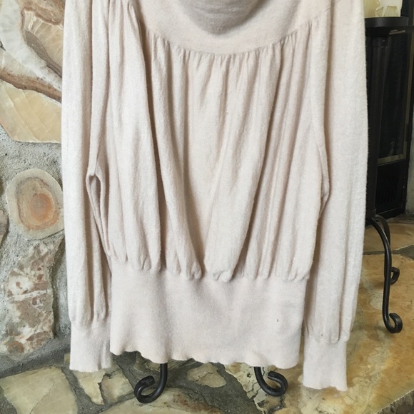 Free People off the shoulder Sweater - Picture 5 of 5